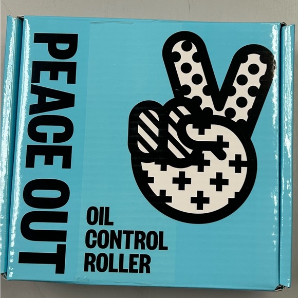 Peace Out Oil Control Roller - Picture 2 of 3